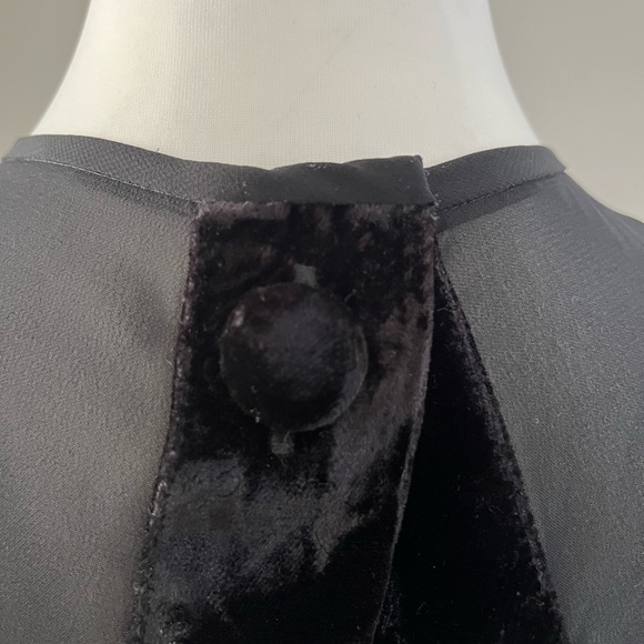 Gigi by Gillian Peek a Boo Back Black Dress Size 6 (#1982) - Picture 6 of 10